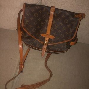 AUTHENTIC LOUIS VUITTON SAUMUR MM